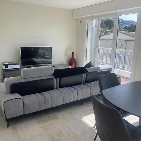 Apparemment 2 Pieces Ensoleille * Cannes